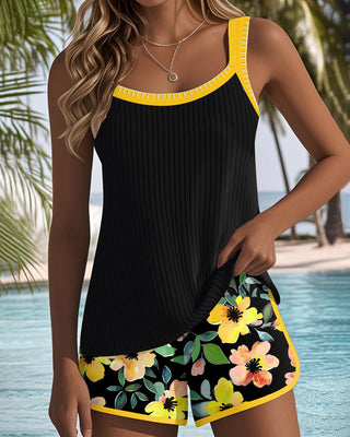מור | סט טנקיני עם מכנסיים קצרים וקווים